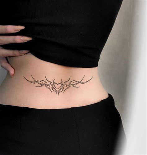 femenino tatuajes en la espalda baja|Tatuajes espalda baja